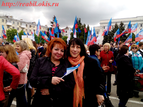собираются на парад на первое мая в Луганской Народной Республике