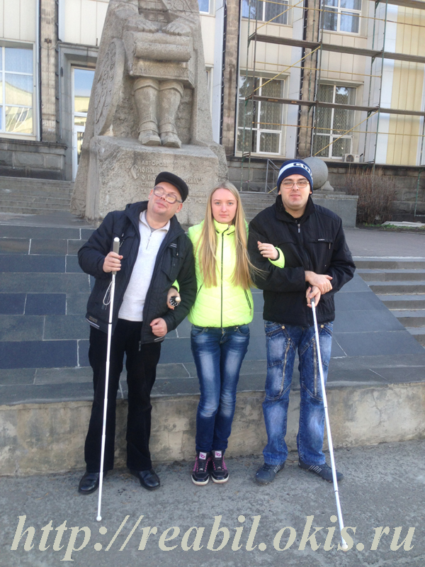Инвалиды в библиотеке имени Горького в городе Луганск