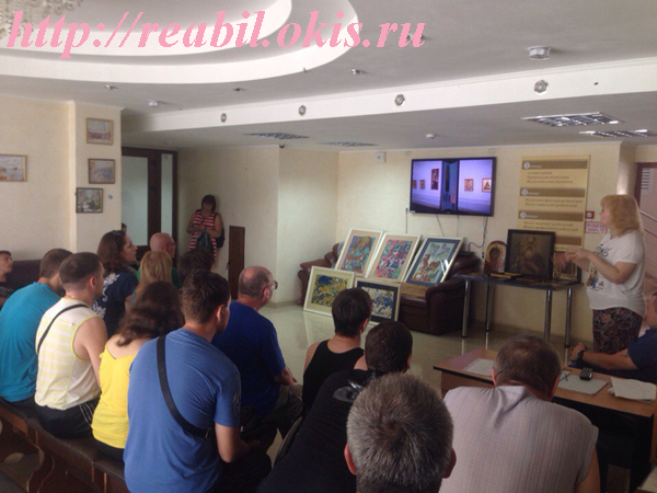 выставка в фое Луганского центра раебилитации
