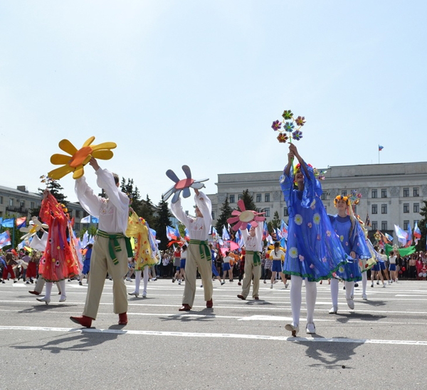 сотрудники ГУ ЛНР «Центр комплексной реабилитации инвалидов» приняли участие в параде трудящихся Луганской Народной Республики