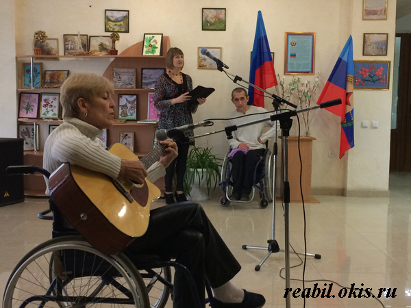 ученики Центра комплексной реабилитации инвалидов исполняют песни